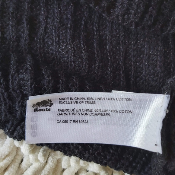 Roots black short sleeve sweater- size medium - Picture 5 of 8